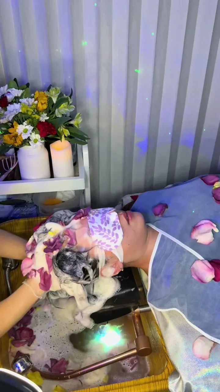 Isabel experiencing a Seattle-area head spa